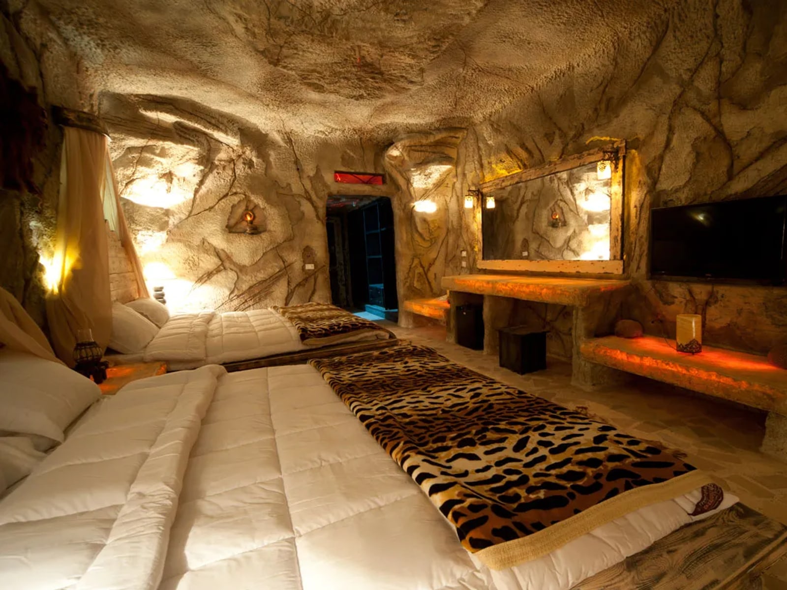 Caves Beach Resort Hurghada — image 1