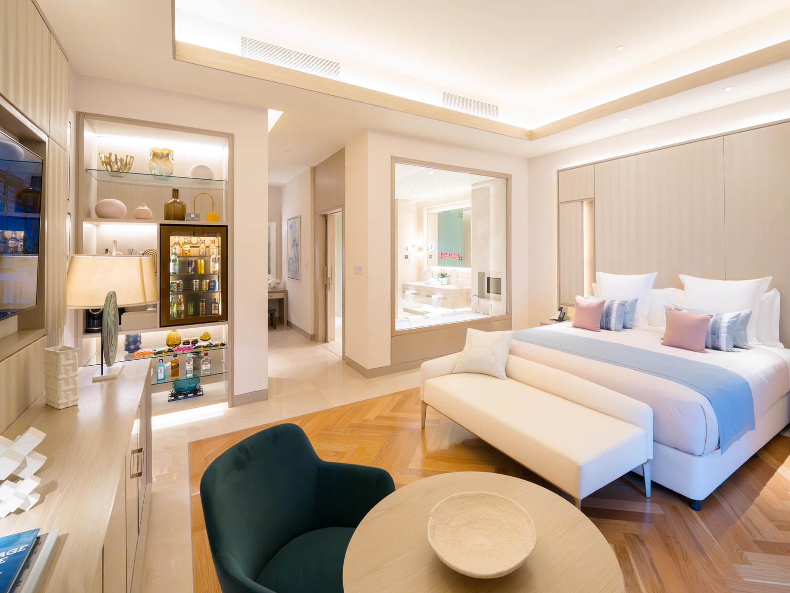 FIVE LUXE — image 1