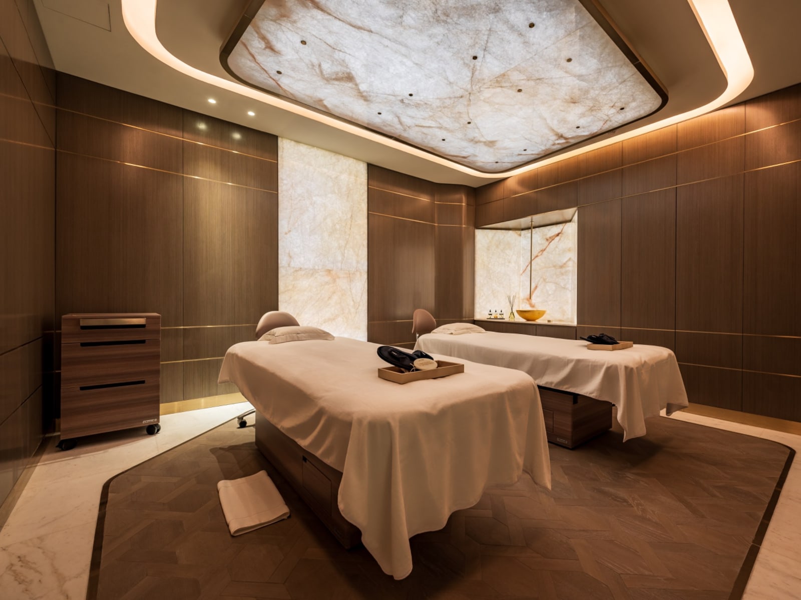 FIVE LUXE — image 5