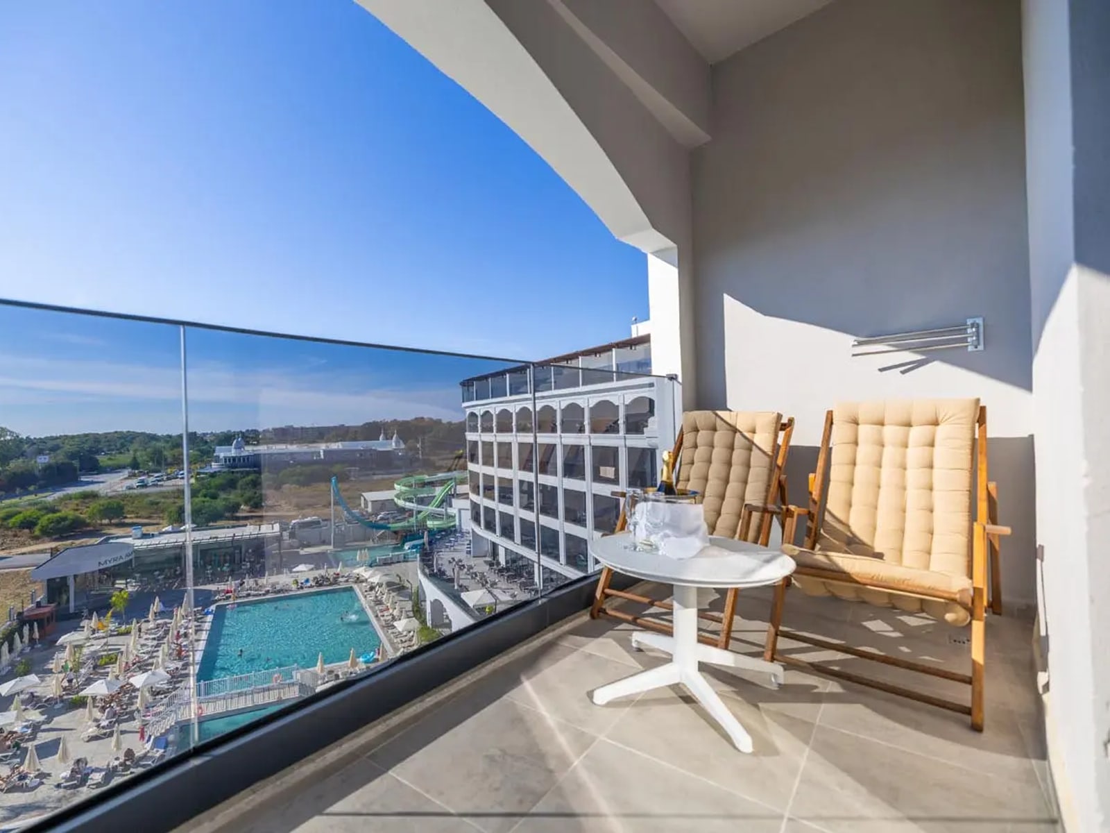 Side Moon Palace Hotel — image 1